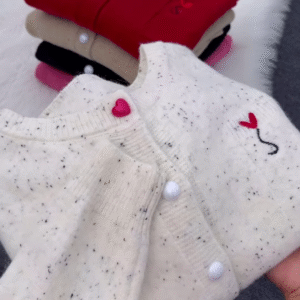 Speckled Heart Button Cardigan – Cute, Cozy, and Effortlessly Stylish ❤️🧶