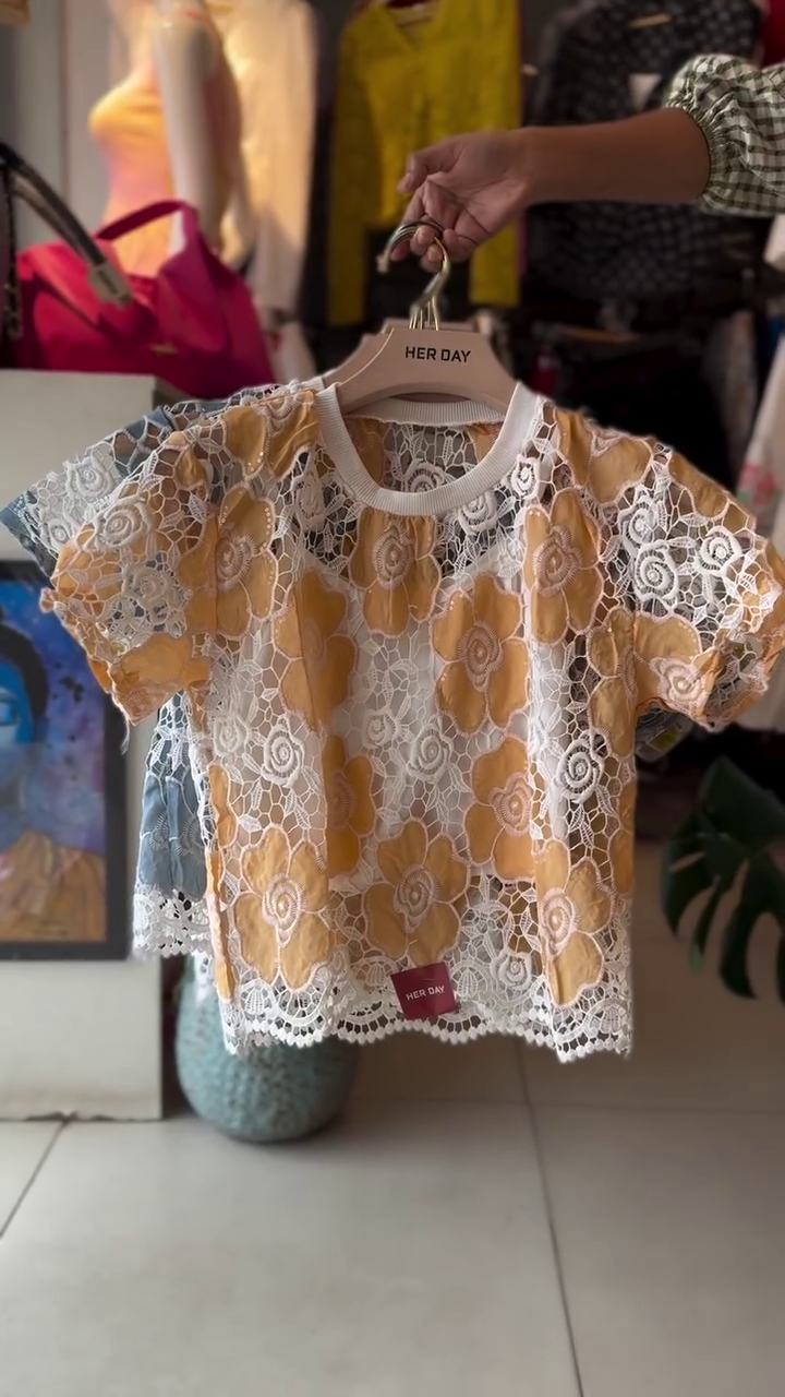 BLACK & WHITE ABSTRACT BRUSHSTROKE SHIRT