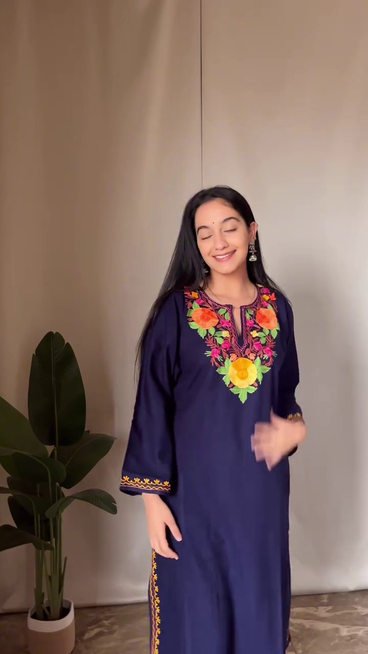 Midnight Bloom Embroidered Kurta Set - Image 2
