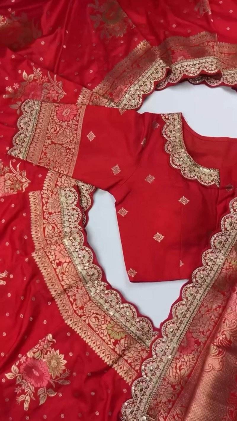 Exquisite Banarasi Scalloped Edge Saree & Blouse Set β Available in Cream, Black, Blue & Red