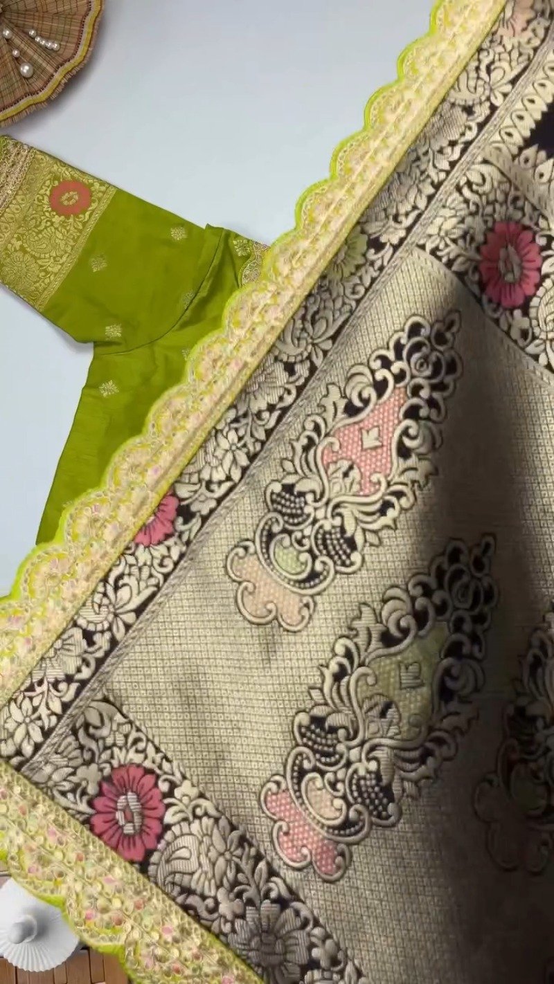 Exquisite Banarasi Scalloped Edge Saree & Blouse Set β Available in Cream, Black, Blue & Red - Image 5