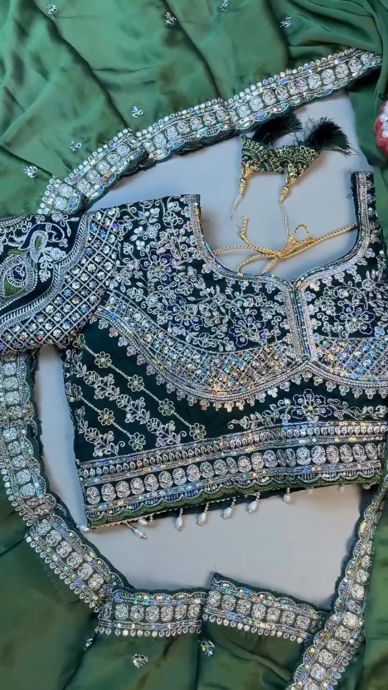 Enchanting Emerald Green Peacock Motif Embroidered Saree Set