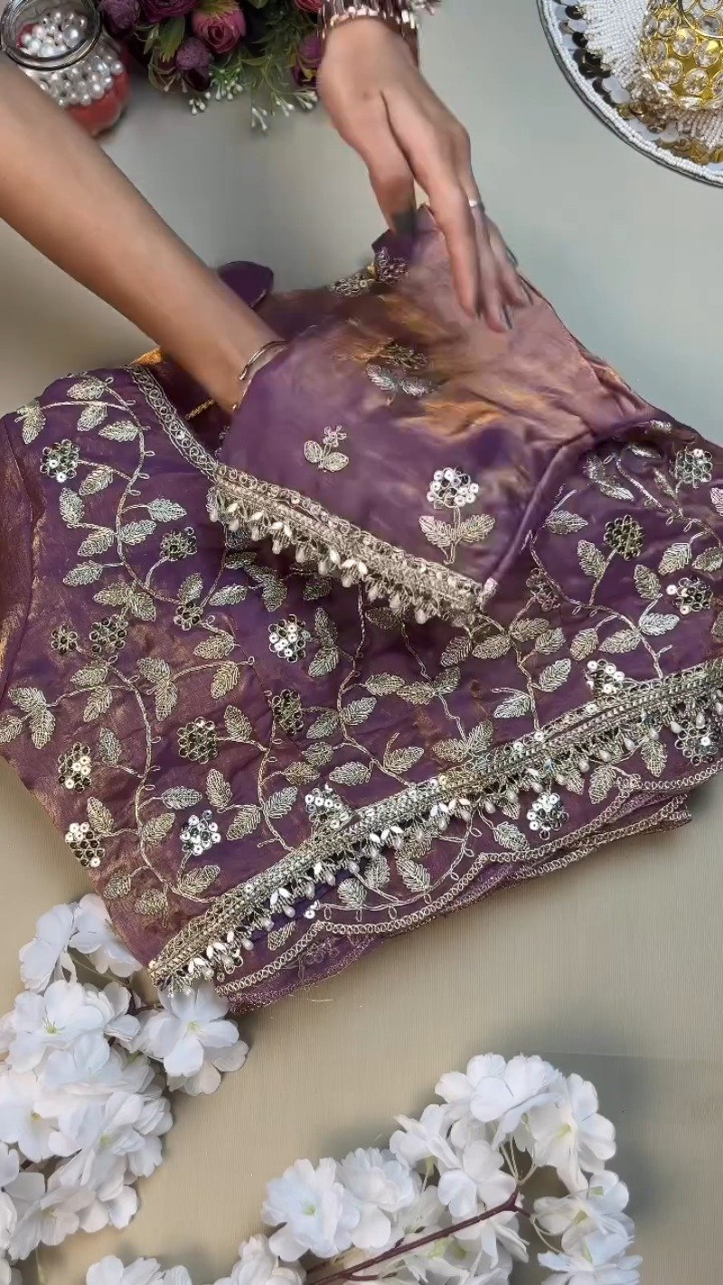 Enchanting Lavender Organza Saree Set with Silver Zari Embroidery - Image 3