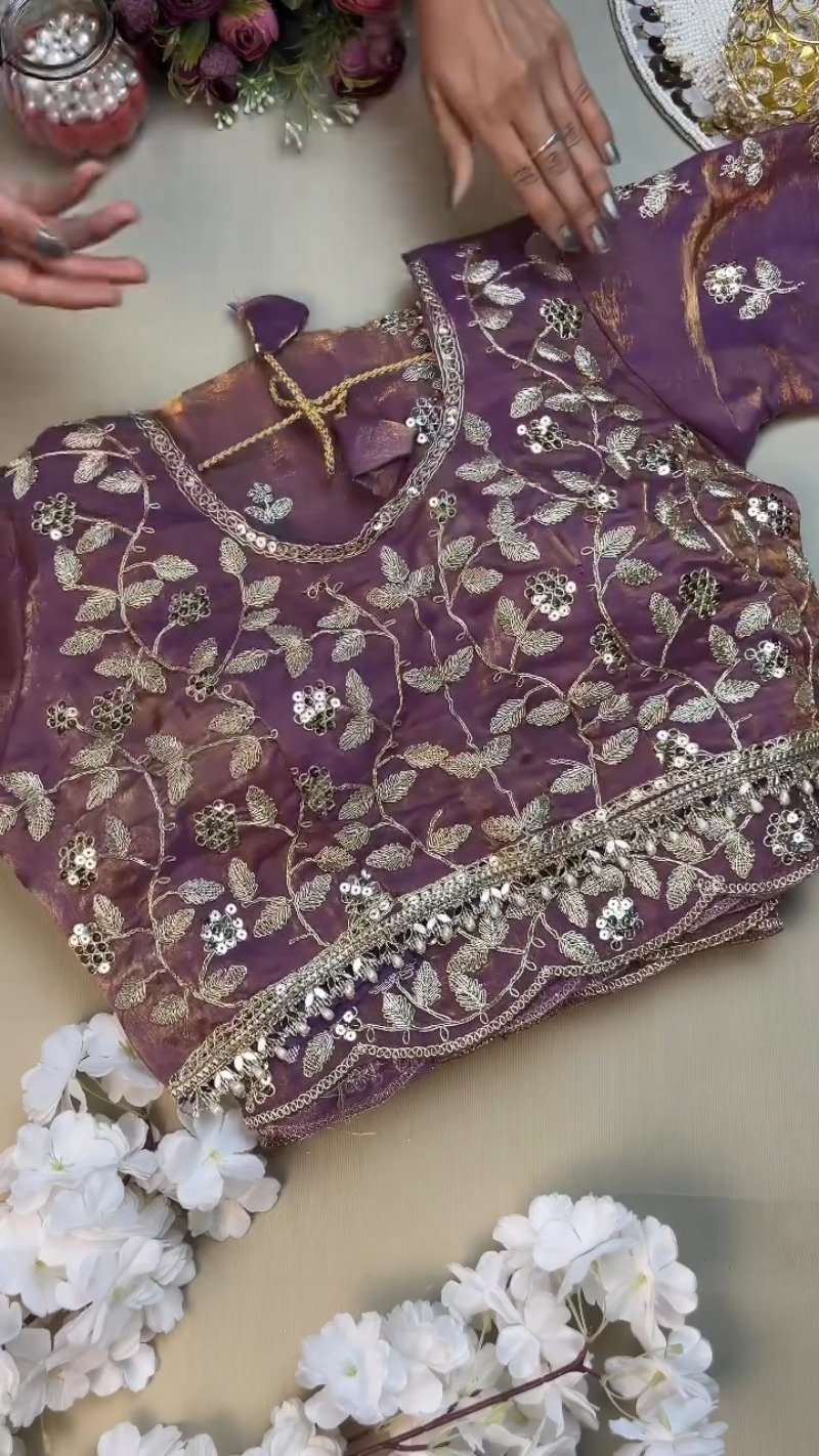 Enchanting Lavender Organza Saree Set with Silver Zari Embroidery - Image 4