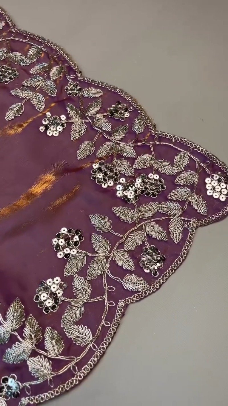 Enchanting Lavender Organza Saree Set with Silver Zari Embroidery - Image 6