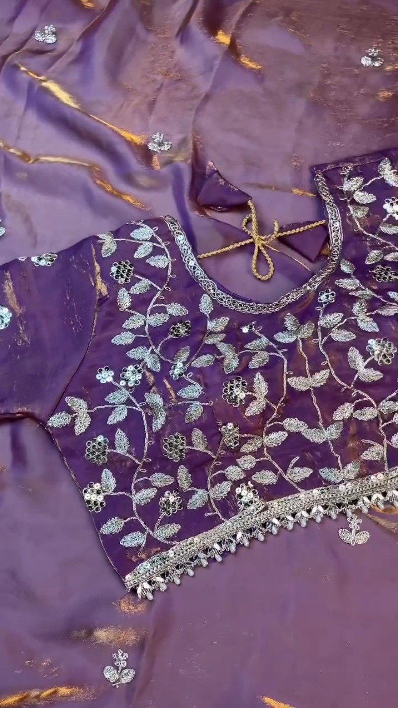 Enchanting Lavender Organza Saree Set with Silver Zari Embroidery - Image 8