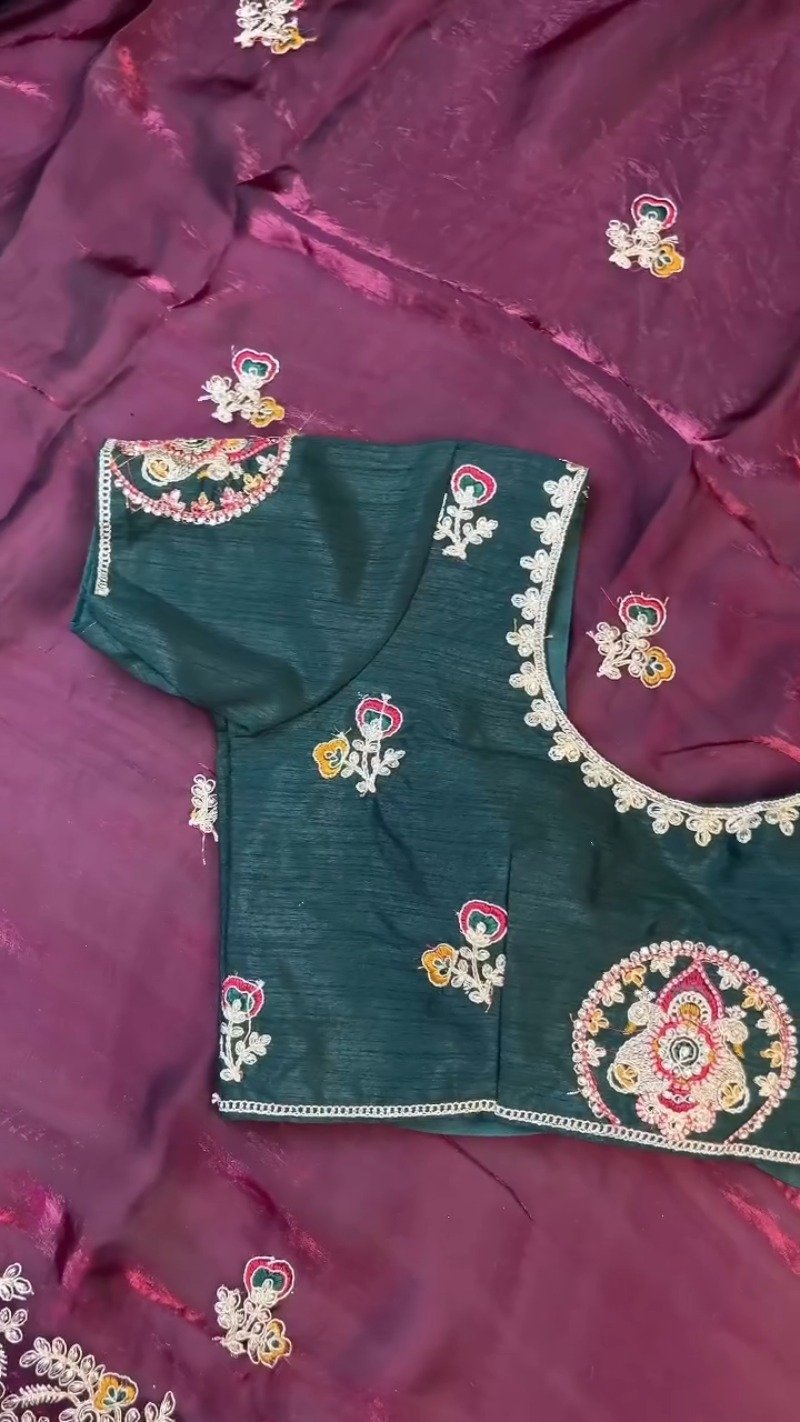 Regal Maroon & Bottle Green Embroidered Saree Set โ Available in Maroon & Bottle Green - Image 3