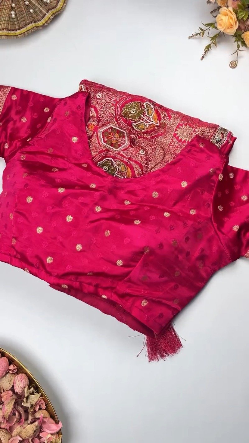 Regal Fuchsia Banarasi Silk Saree with Floral Jaal Embroidery - Image 2
