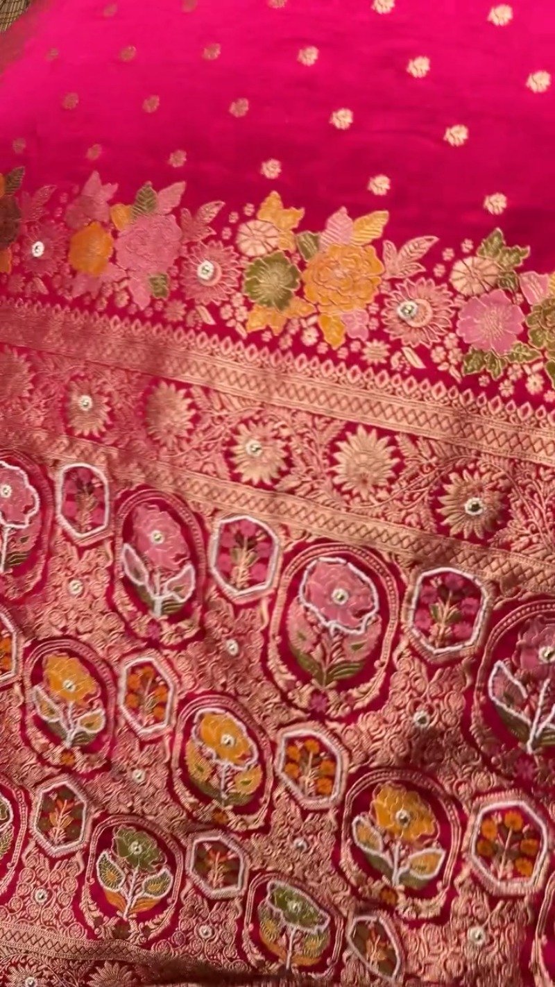Regal Fuchsia Banarasi Silk Saree with Floral Jaal Embroidery - Image 4
