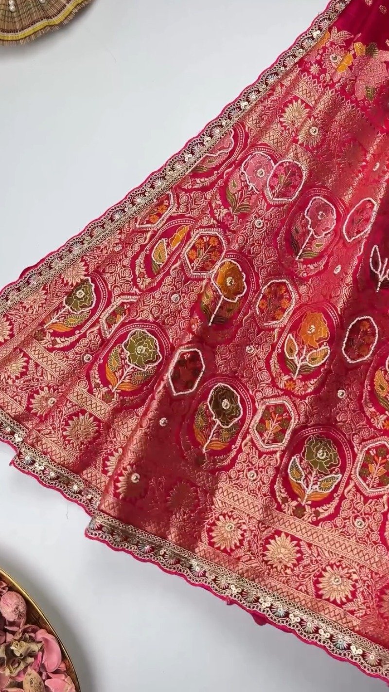 Regal Fuchsia Banarasi Silk Saree with Floral Jaal Embroidery - Image 6