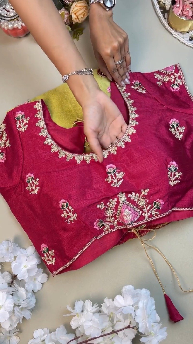 Sunshine Yellow Embellished Saree with Deep Magenta Contrast Blouse β Available in Yellow & Magenta Set - Image 3