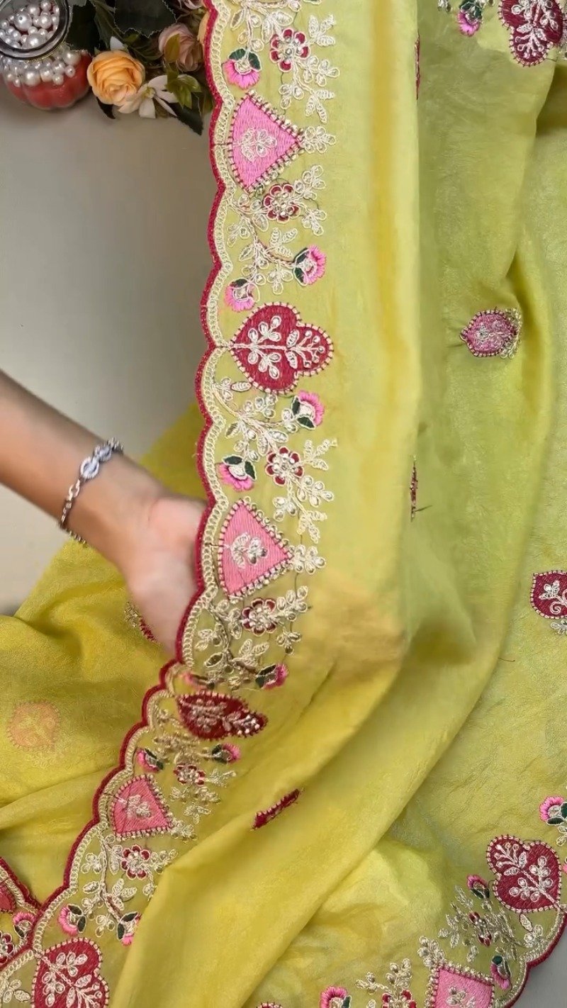 Sunshine Yellow Embellished Saree with Deep Magenta Contrast Blouse β Available in Yellow & Magenta Set - Image 4
