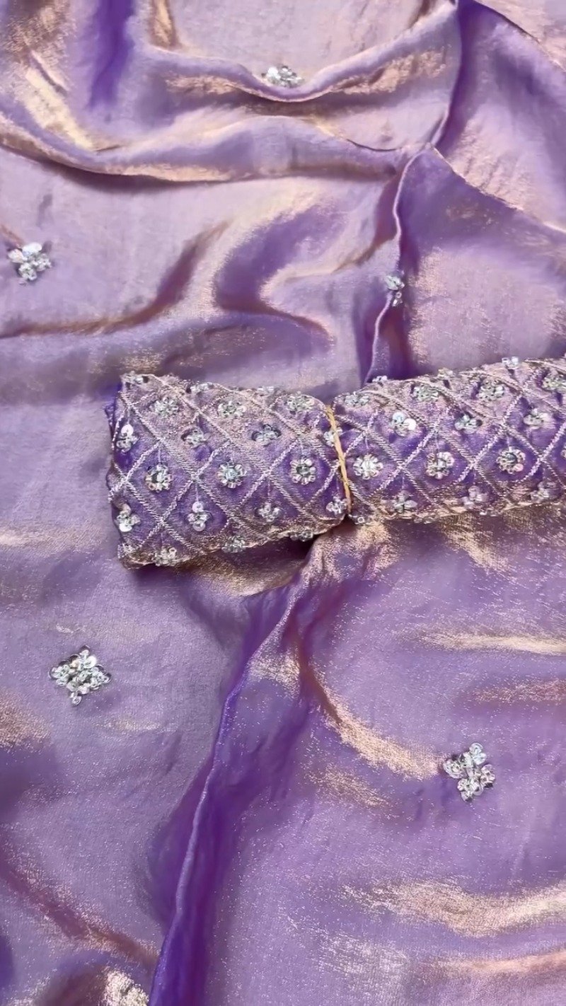 Enchanting Lavender Organza Saree with Intricate Sequin Embellishments - Image 4