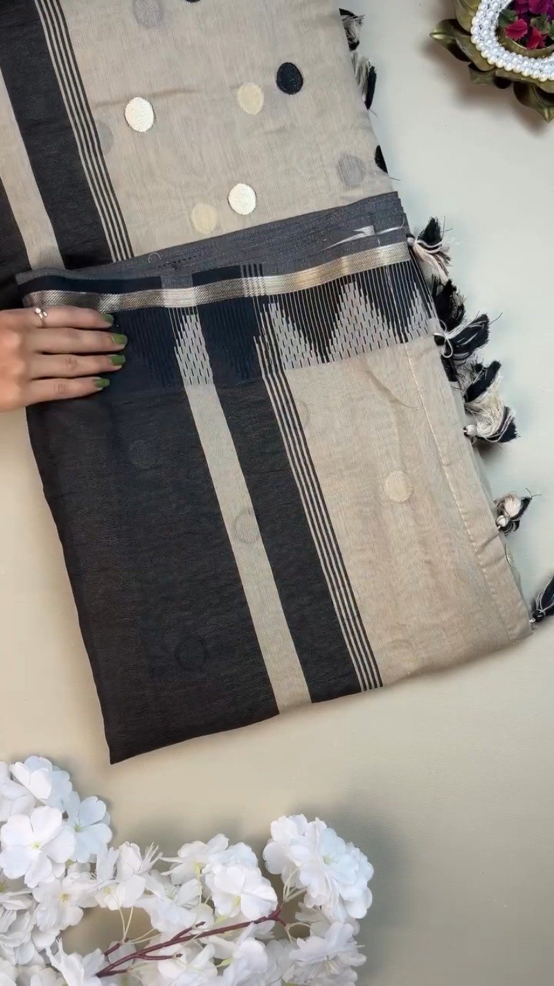 Chic Monochrome Stripe & Polka Dot Handloom Saree with Designer Blouse - Image 2