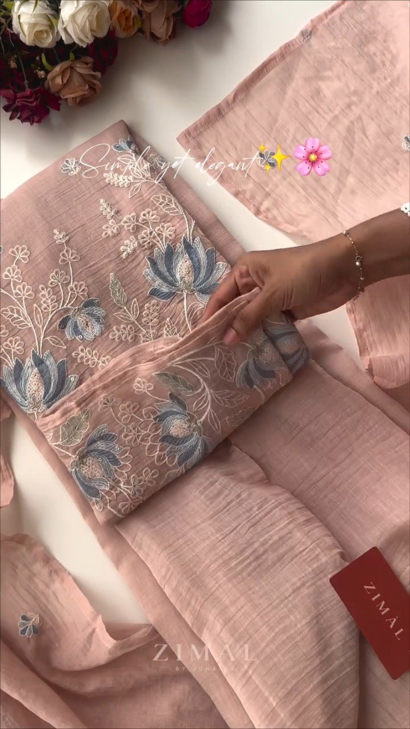 Minimalist Blush Pink Floral Embroidered Kurta Set - Image 2