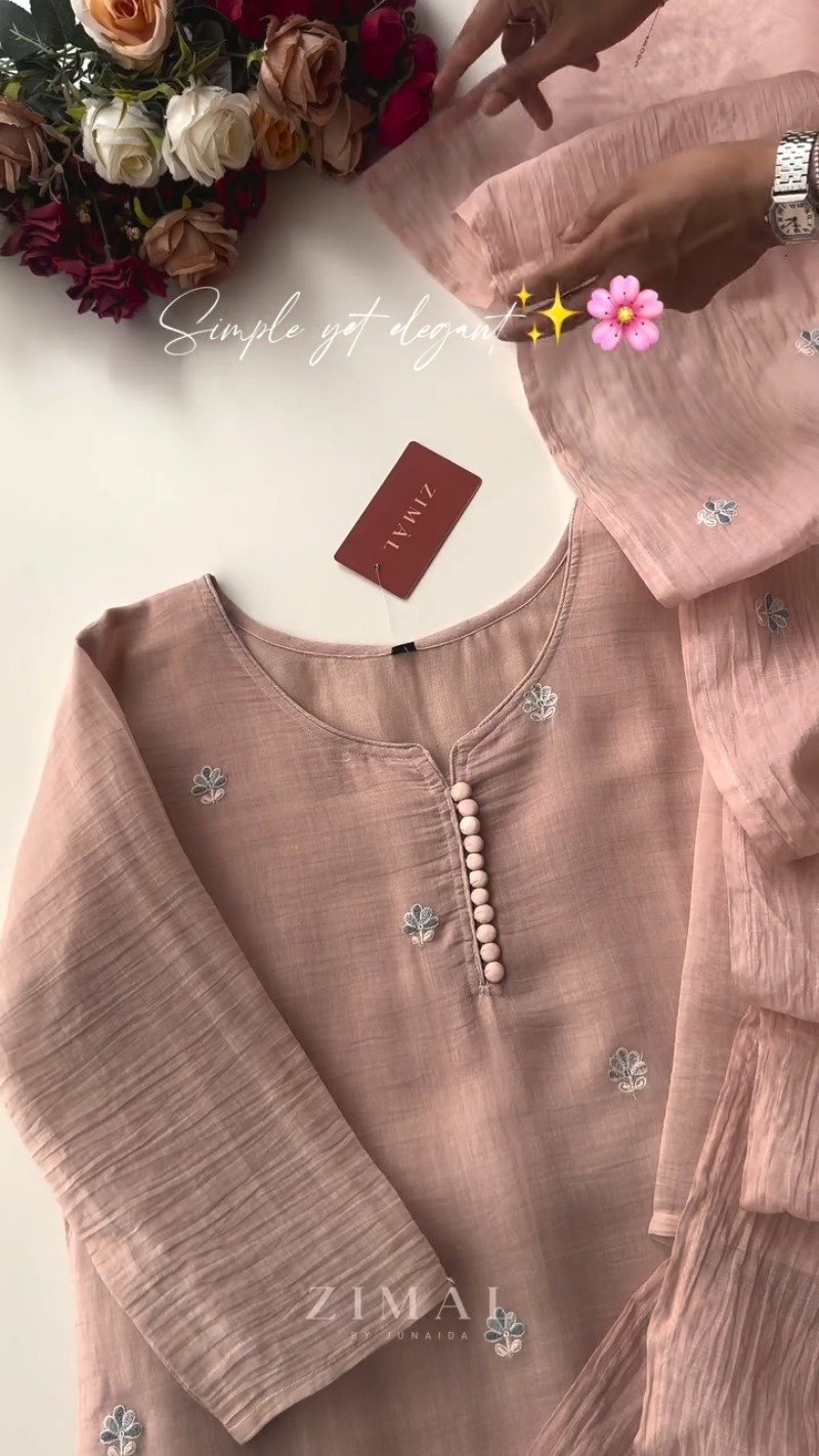 Minimalist Blush Pink Floral Embroidered Kurta Set - Image 4